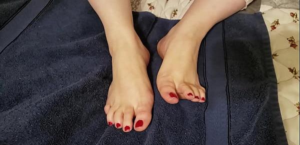  Painting Pretty Little Toes